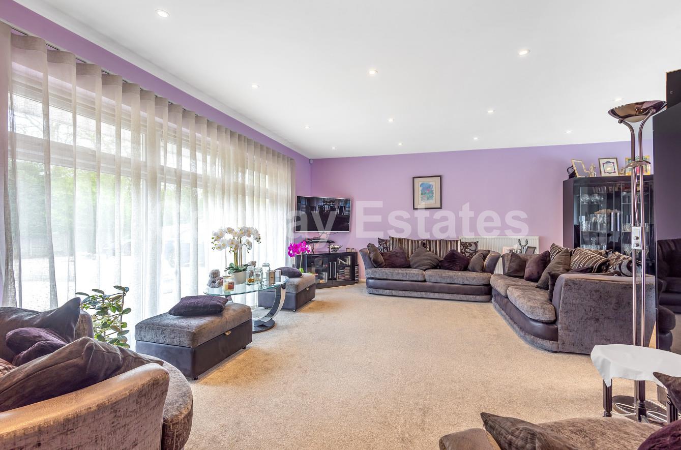 Maxwelton Close, Mill Hill